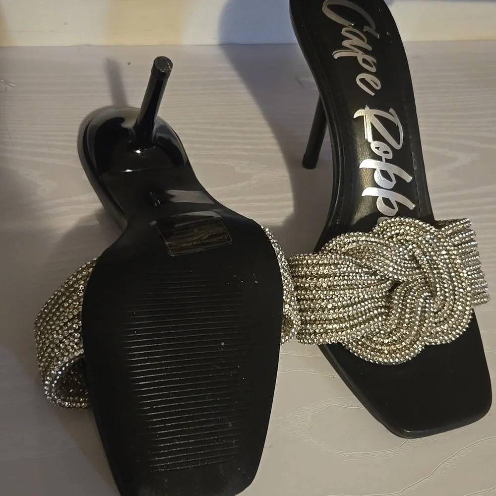Cape Robbin Black Heels with Silver Embellishments - Picture 2 of 5
